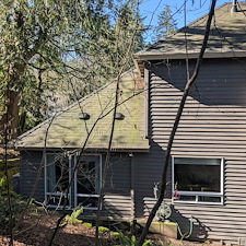 Getting-rid-of-moss-and-cleaning-gutters-in-Portland-Oregon 4