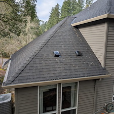 Getting-rid-of-moss-and-cleaning-gutters-in-Portland-Oregon 3