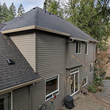 Getting-rid-of-moss-and-cleaning-gutters-in-Portland-Oregon 1